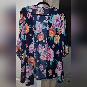 Brand NEW, Womens Floral Kimono Size-Large